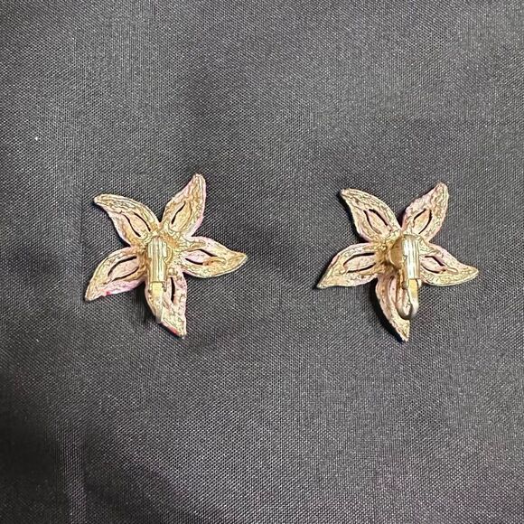 Vintage 60s Arthur Pepper Pink and black enamel metal flower clip-on Earrings - Picture 7 of 10